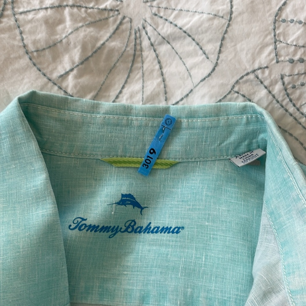 Tommy Bahama 100% linen long sleeve button down men’s shirts. - Picture 6 of 7